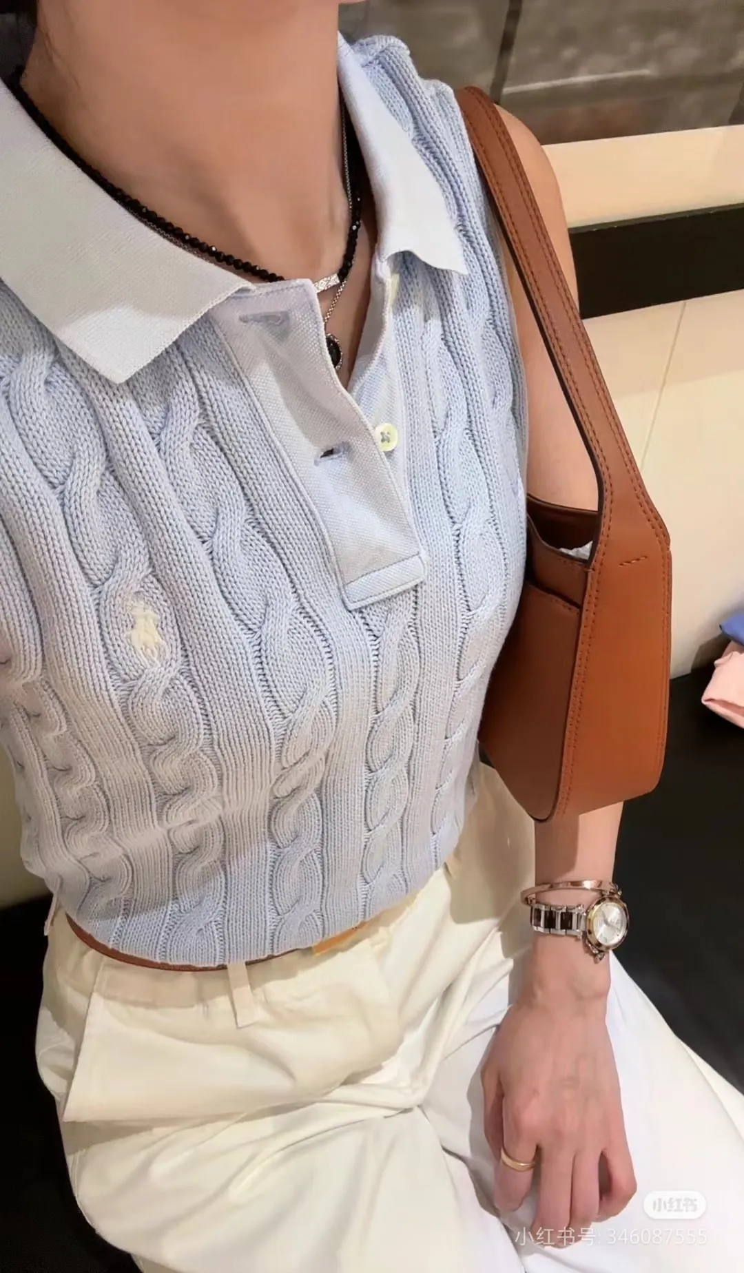 P166 💰 "Top quality" Style number: DS023# (not off the shelves all year round) [Ralph Lauren POLO lapel solid color pony embroidered logo knitted vest short sleeves] ✅Ralph Lauren Ralph Lauren classic basic versatile all-season cardigan knitted POLO vest vest short sleeves ✅Main supplier platform live broadcast Wholesale entity Replacement when out of stock Not off the shelf ✅ZP quality 1:1 version Scan the code to enter the GF website Counter quality ✅Details and quality are the only one in Guangzhou. Imported quality cotton yarn, focusing on high-end, cost-effective. Needless to say good quality. ✅Restore the original version. The maximum size can be worn up to 150 pounds. Loose, comfortable and stress-free. Olive green, denim blue, Chinese red